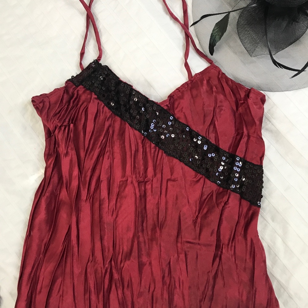 Burgundy color sleeves less top